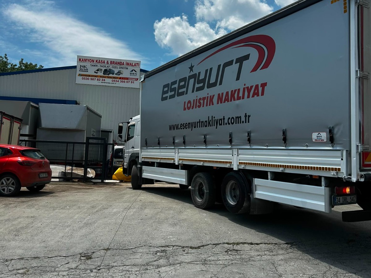 Esenyurt Lojistik kamyonu — kayar perde ve branda sistemi